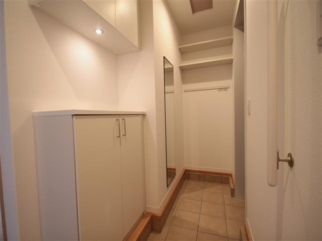 玄関　玄関収納充実