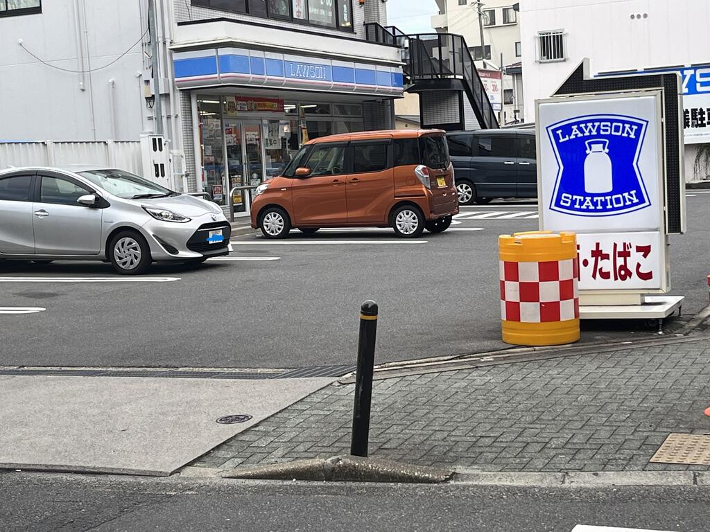 コンビニ　ローソン名鉄堀田駅前店（コンビニ）まで220m