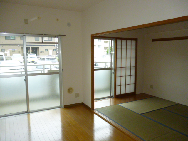 その他部屋・スペース　リビング、和室　開放時16帖