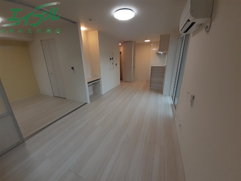 居室・リビング　同タイプの部屋写真です。