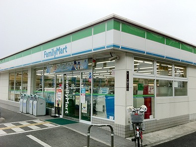 コンビニ　ファミリーマート（コンビニ）まで257m