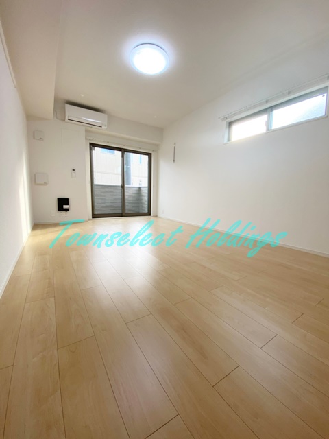 居室・リビング　広々9.5帖♪南西向きで日当たり良好