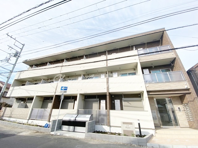 建物外観　駅徒歩3分の好立地♪バイク置き場・専用物置あり♪