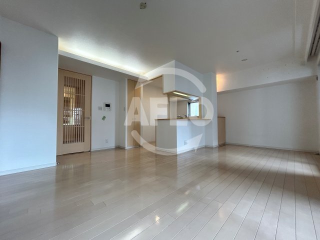 居室・リビング　リベール谷町　リビング