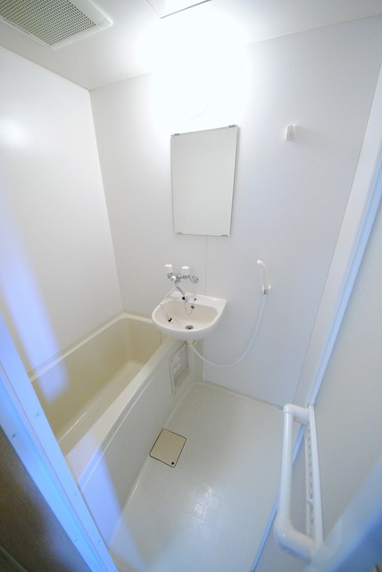 バス・シャワールーム　写真は３０２号室