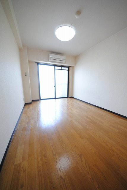 居室・リビング　写真は３０２号室