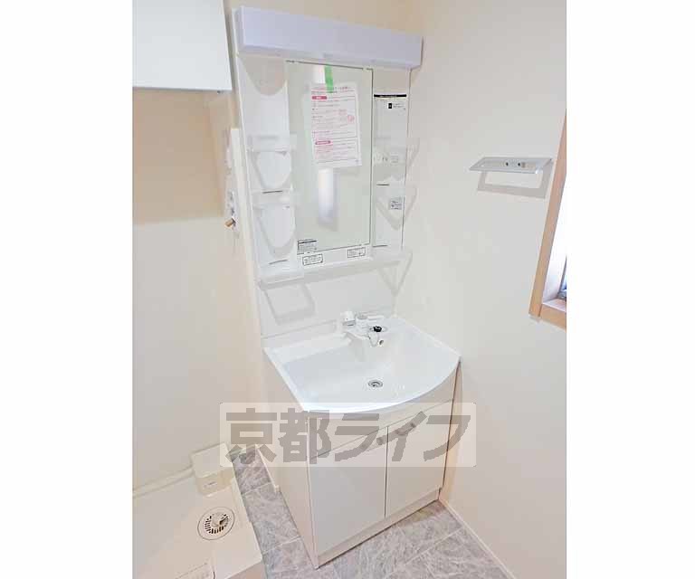 洗面設備　独立洗面台です