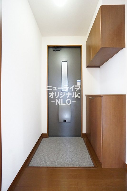 玄関　上下に分かれたシューズボックスのある玄関☆