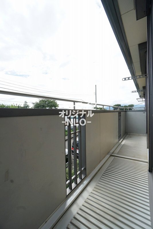 バルコニー　南向きなので日中に日が差し込みます☆