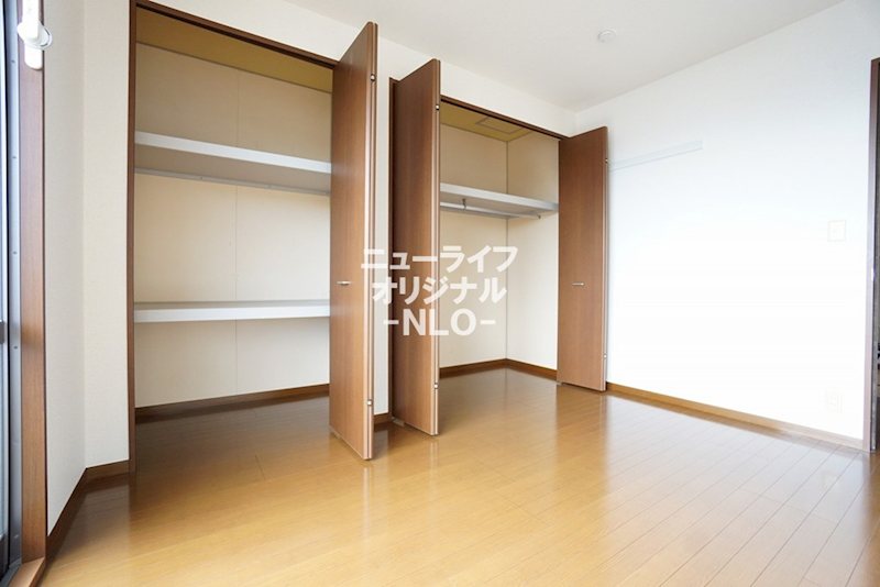 収納　ハンガーパイプや棚が設置されているので上手に整理整頓ができま