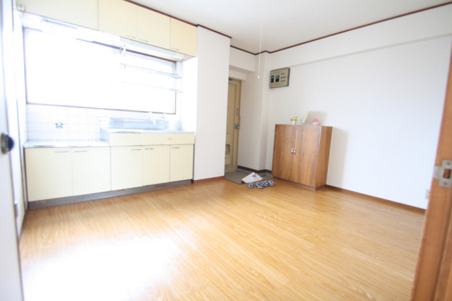 居室・リビング　※別号室のお写真のため現況優先