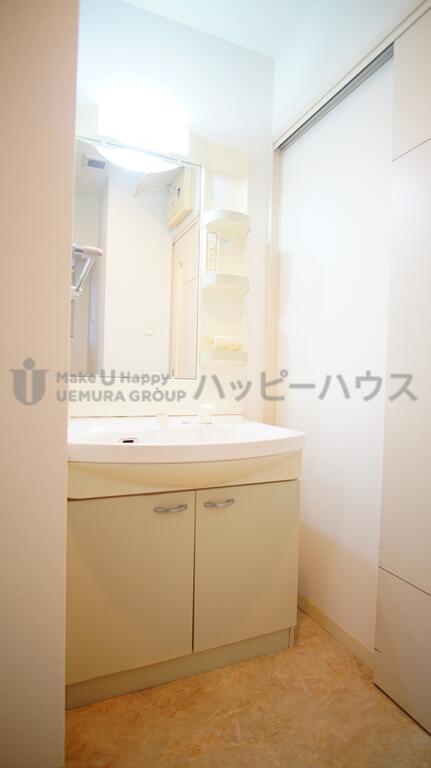 洗面設備　別号室写真のため、現況優先