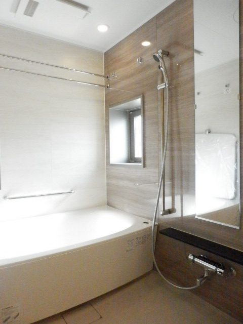 バス・シャワールーム　※別部屋の参考写真です。