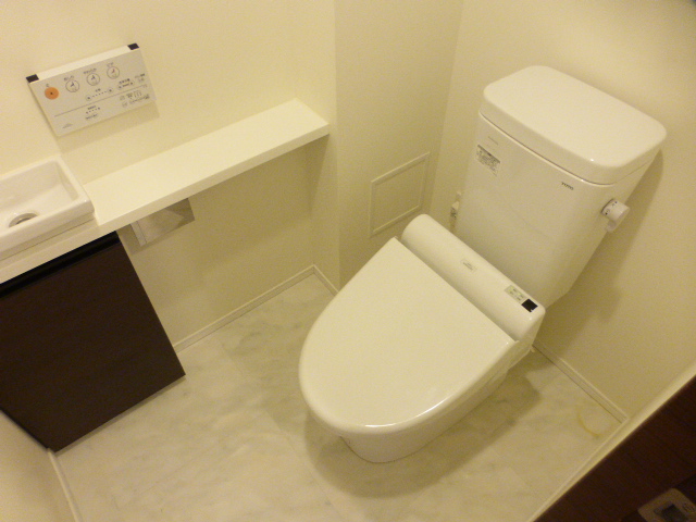 トイレ　※別部屋の参考写真です。