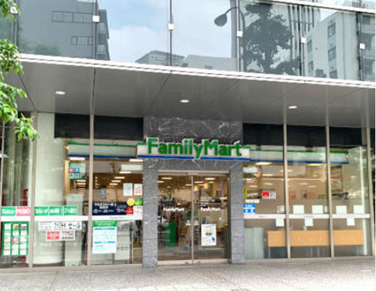 コンビニ　ファミリーマート 恵比寿南三丁目店（コンビニ）まで989m