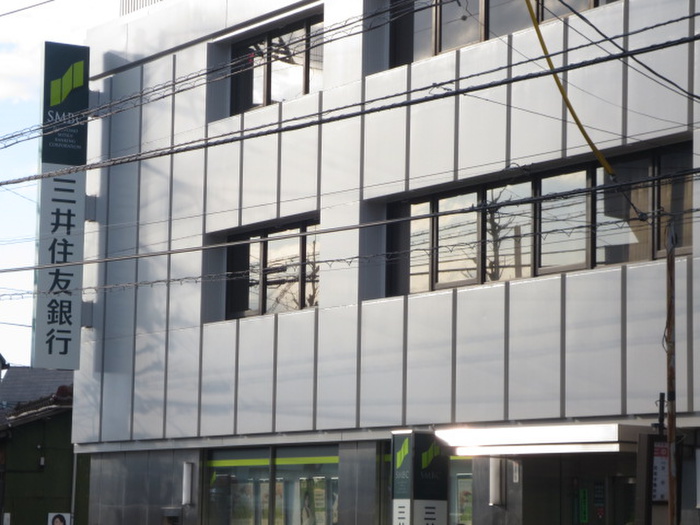 銀行　三井住友銀行（銀行）まで595m