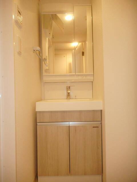 洗面設備　人気な独立洗面台です