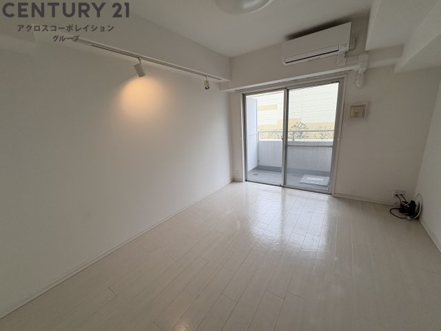 居室・リビング　エアコン付きです☆