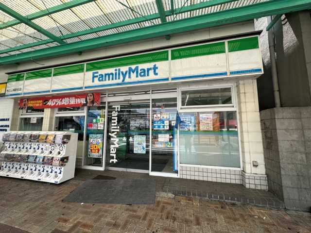 コンビニ　ファミリーマート枚方公園駅前店（コンビニ）まで361m