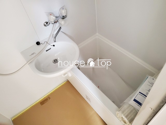 バス・シャワールーム　洗面台付きの浴室