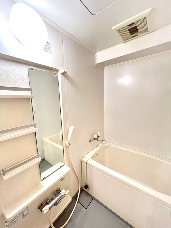 バス・シャワールーム　ゆったりしたバス、トイレ別のお風呂です♪