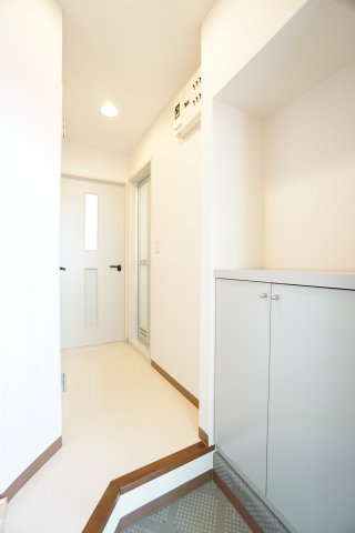 玄関　※同タイプの写真です。