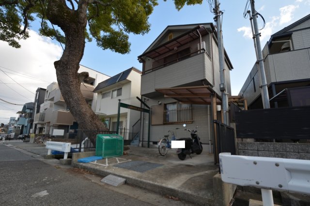 建物外観　居住者専用のゴミ置き場あります♪