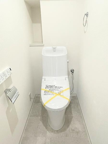 トイレ　温水洗浄便座