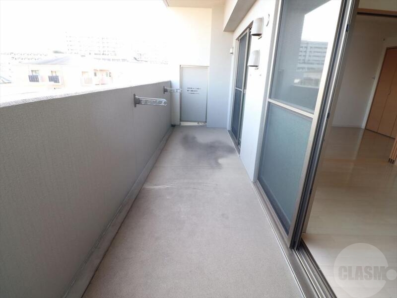 バルコニー　広々としたバルコニー