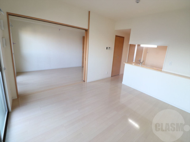 居室・リビング　１３．３帖の広々としたリビングルーム