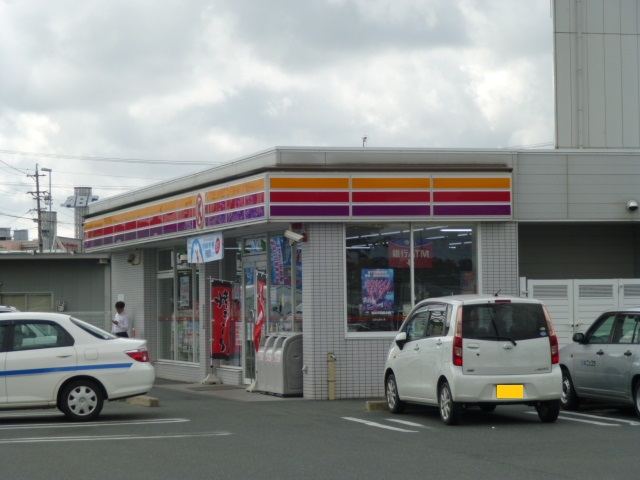 コンビニ　ファミリーマート 豊田町弥藤太島店（コンビニ）まで647m