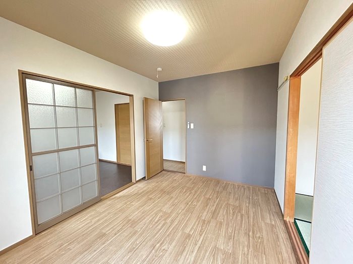 居室・リビング　同物件別部屋