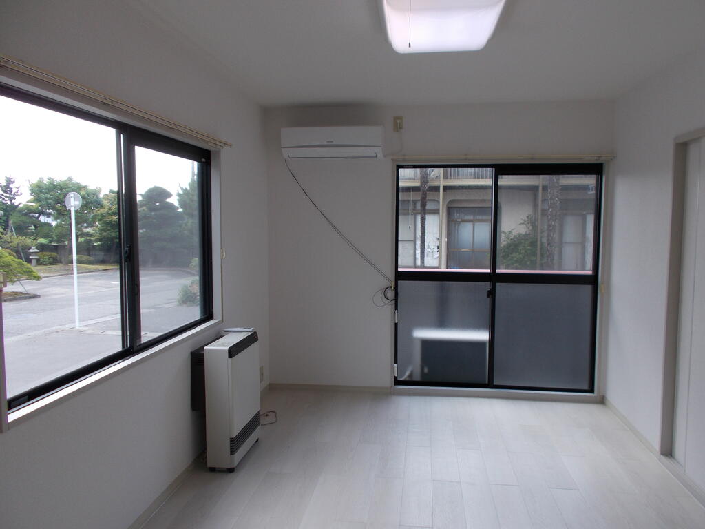 居室・リビング　（参考）他室の写真を使用しています。現況優先となります。