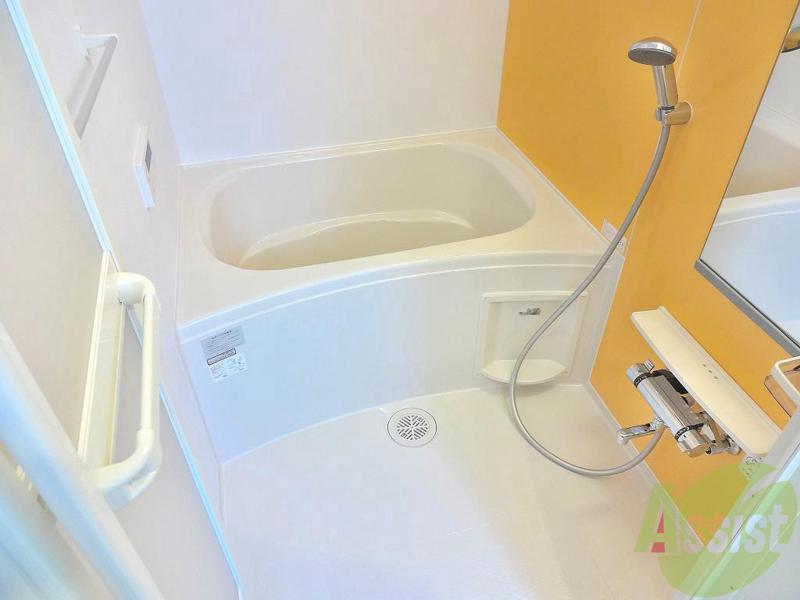 バス・シャワールーム　ゆったりと入れるお風呂で毎日の疲れも癒して下さいね。