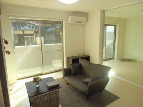 居室・リビング　別室反転写真使用