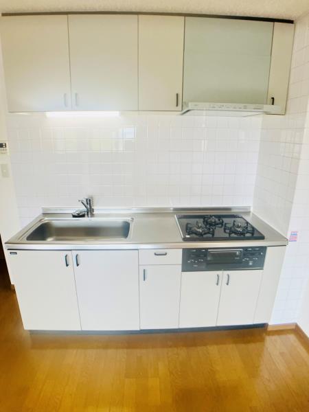 キッチン　コンパクトなキッチンで掃除もラクラク