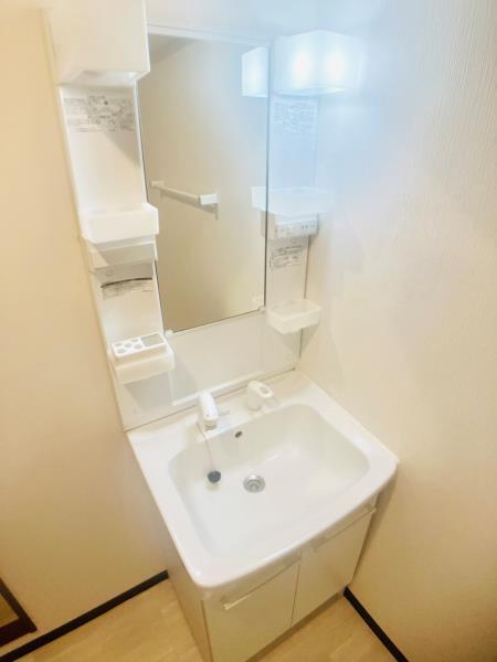 洗面設備　コンパクトで使いやすい洗面所