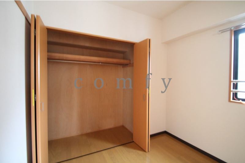 収納　幅のあるクローゼット