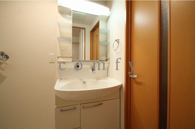 洗面設備　洗面台はシャンプードレッサータイプ