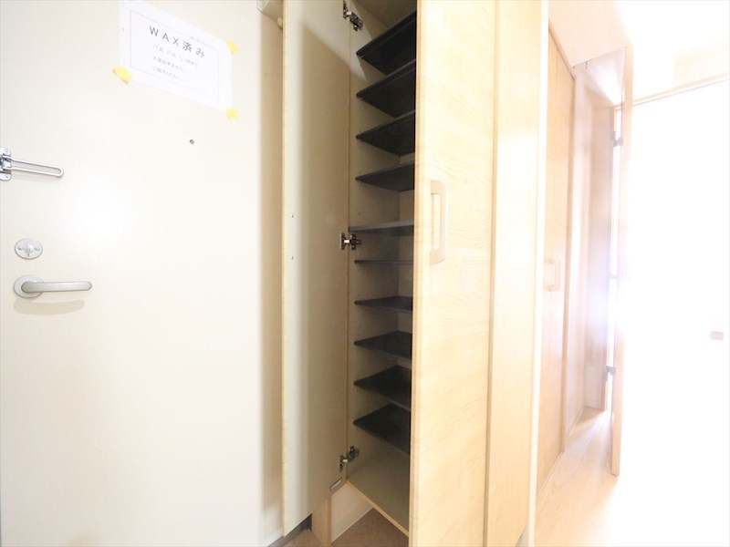 玄関　玄関　シューズボックス付（収納充実してます）