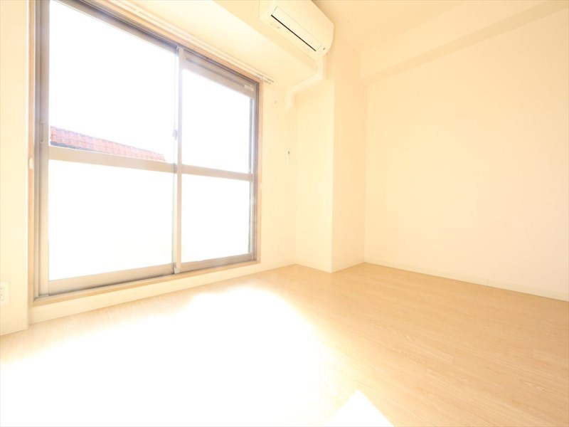 バルコニー　ＬＤＫ12帖　カウンターキッチン　エアコン完備　バルコニー