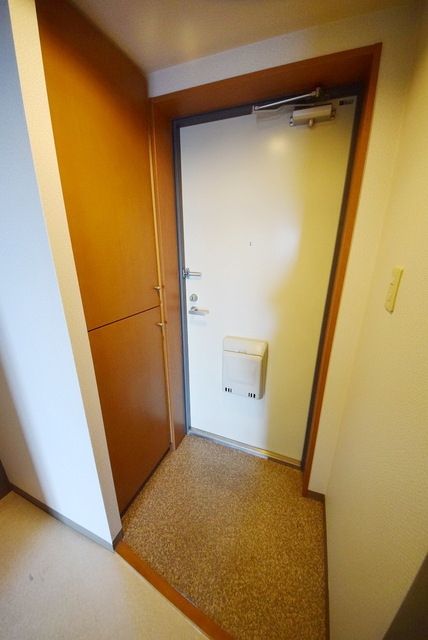 玄関　★下駄箱完備の玄関★