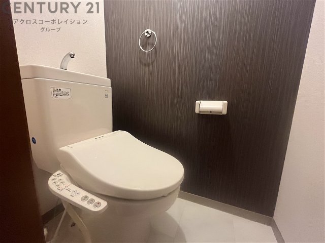 トイレ　温水洗浄暖房便座ついてます