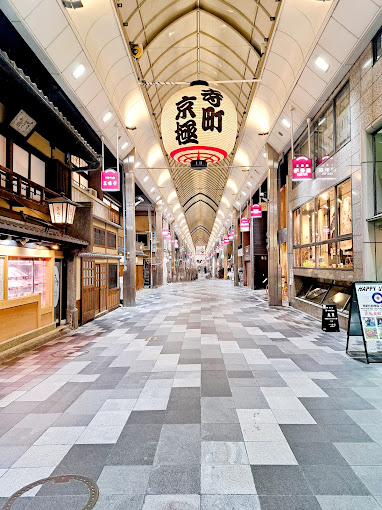 ショッピングセンター　京都三条会商店街（ショッピングセンター）まで1300m