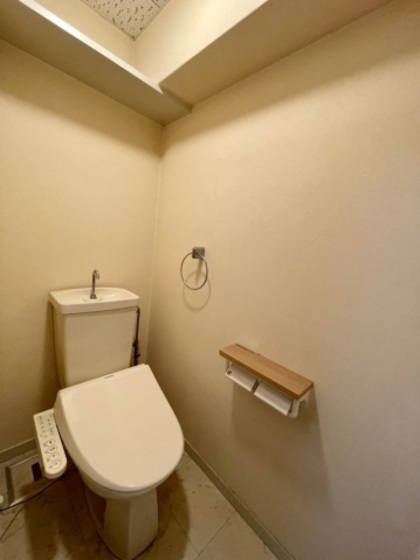 トイレ　※別号室の写真です