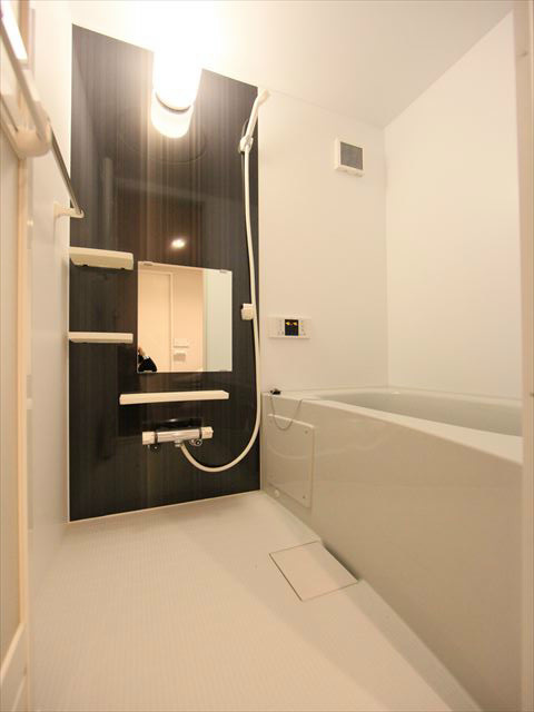 バス・シャワールーム　追い焚き機能付きバスルーム