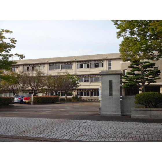 高校・高専　富山県立高岡高校（高校・高専）まで1996m