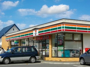 コンビニ　セブンイレブン恵庭駅前店（コンビニ）まで213m