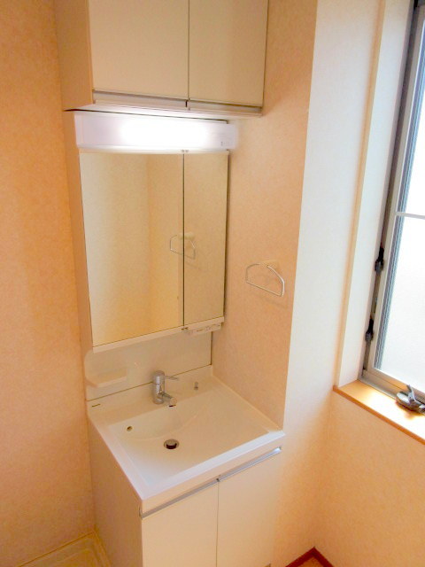 洗面設備　★窓付き洗面所★