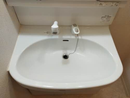 洗面設備　毎日使うものだからこそシンプルに。忙しい毎朝を迎えるように…